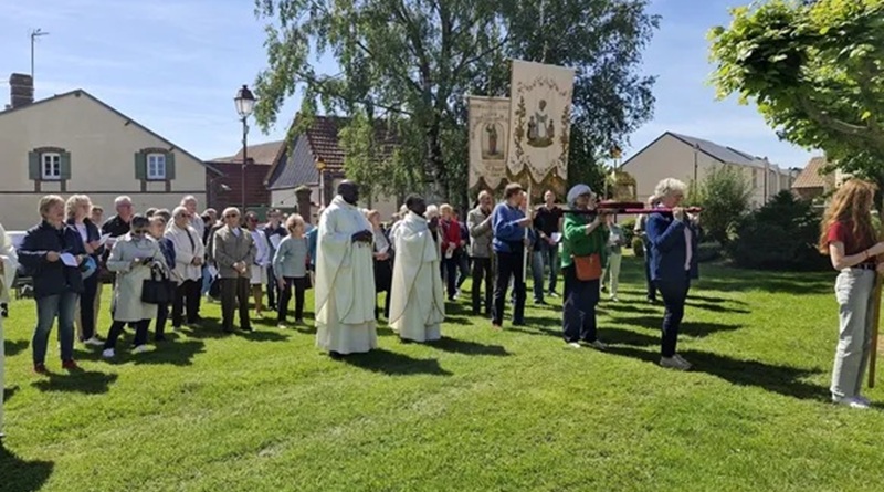 photo mignieres - Pèlerinage aux trois Marie à Mignières, les pélerins au rendez-vous.